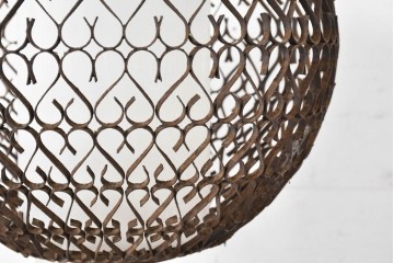 和製アンティーク　透かし模様が印象的な球体デザインの吊り下げ照明　(R-086894)