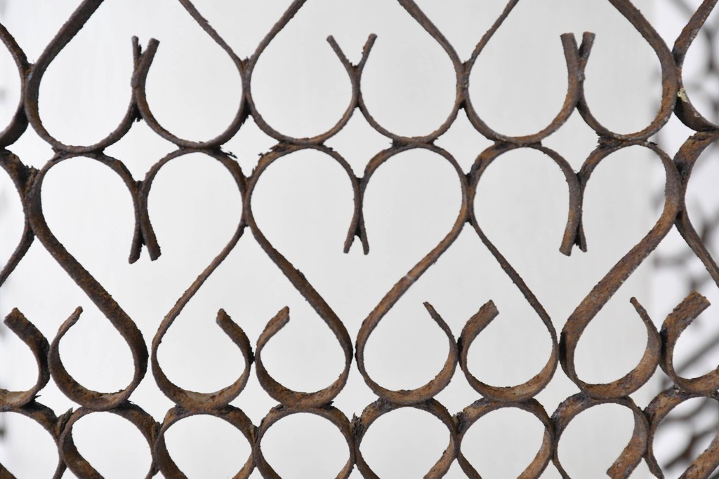 和製アンティーク　透かし模様が印象的な球体デザインの吊り下げ照明　(R-086894)