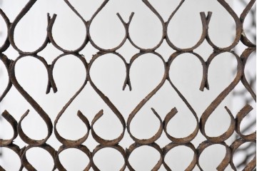 和製アンティーク　透かし模様が印象的な球体デザインの吊り下げ照明　(R-086894)