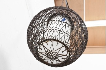 和製アンティーク　透かし模様が印象的な球体デザインの吊り下げ照明　(R-086894)