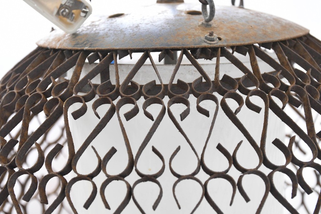 和製アンティーク　透かし模様が印象的な球体デザインの吊り下げ照明　(R-086894)