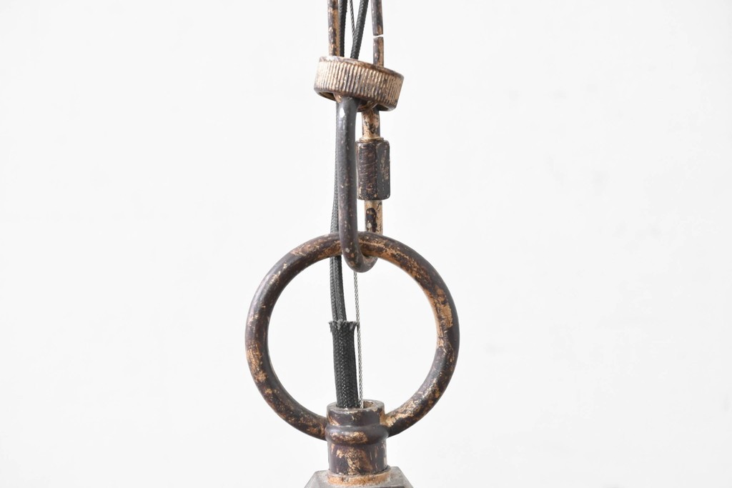 中古　アンティーク調　素朴で上品な雰囲気の吊り下げ照明　(R-086895)