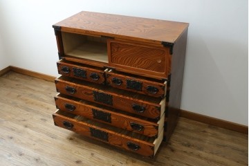 和製ヴィンテージ　美品　岩谷堂箪笥　重厚な飾り金具が映える戸棚付き衣装箪笥　(R-086898)