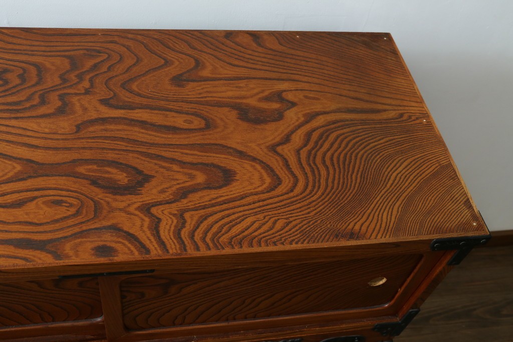 和製ヴィンテージ　美品　岩谷堂箪笥　重厚な飾り金具が映える戸棚付き衣装箪笥　(R-086898)