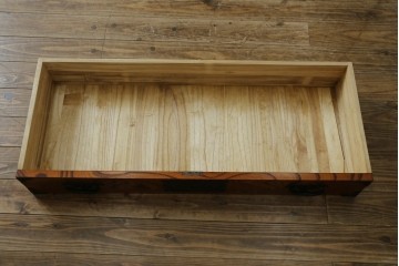 《天板取り付け加工費込み》　和製ヴィンテージ　美品　岩谷堂箪笥　木目と飾り金具が際立つ引き出し4杯の衣装箪笥　(R-086899)