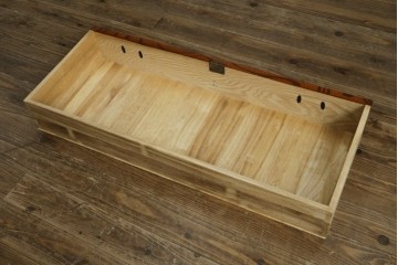 《天板取り付け加工費込み》　和製ヴィンテージ　美品　岩谷堂箪笥　木目と飾り金具が際立つ引き出し4杯の衣装箪笥　(R-086899)