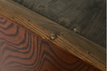 《天板取り付け加工費込み》　和製ヴィンテージ　美品　岩谷堂箪笥　木目と飾り金具が際立つ引き出し4杯の衣装箪笥　(R-086899)