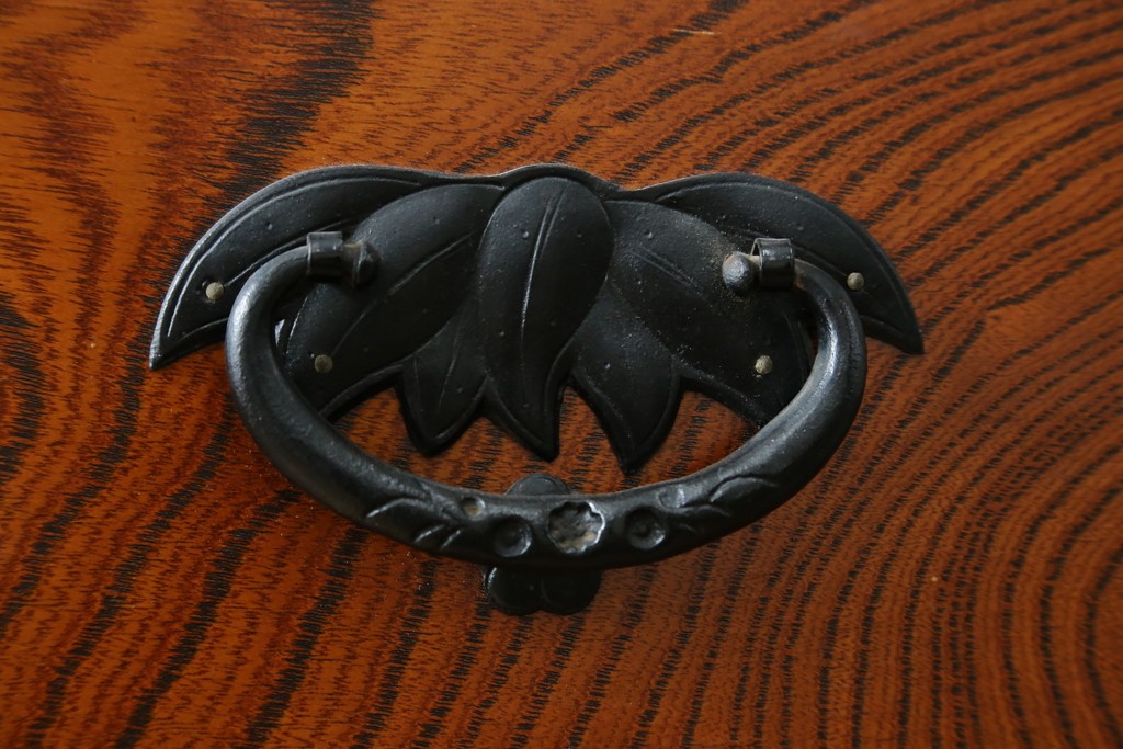 《天板取り付け加工費込み》　和製ヴィンテージ　美品　岩谷堂箪笥　木目と飾り金具が際立つ引き出し4杯の衣装箪笥　(R-086899)