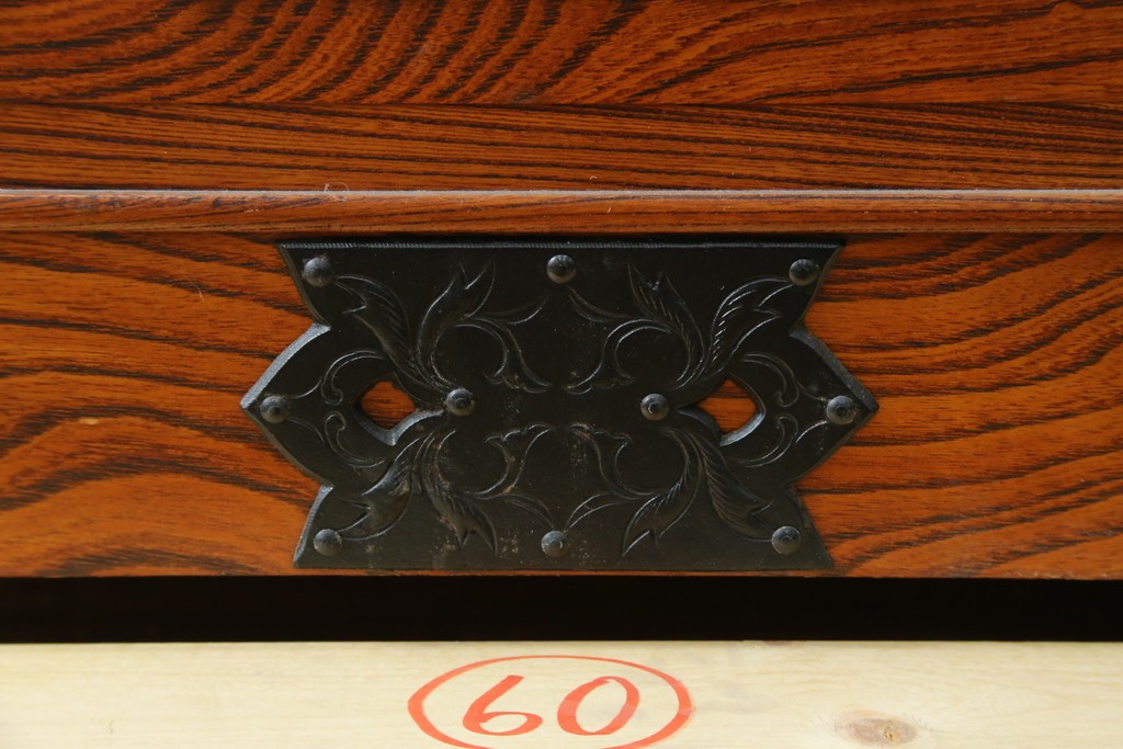 《天板取り付け加工費込み》　和製ヴィンテージ　美品　岩谷堂箪笥　木目と飾り金具が際立つ引き出し4杯の衣装箪笥　(R-086899)