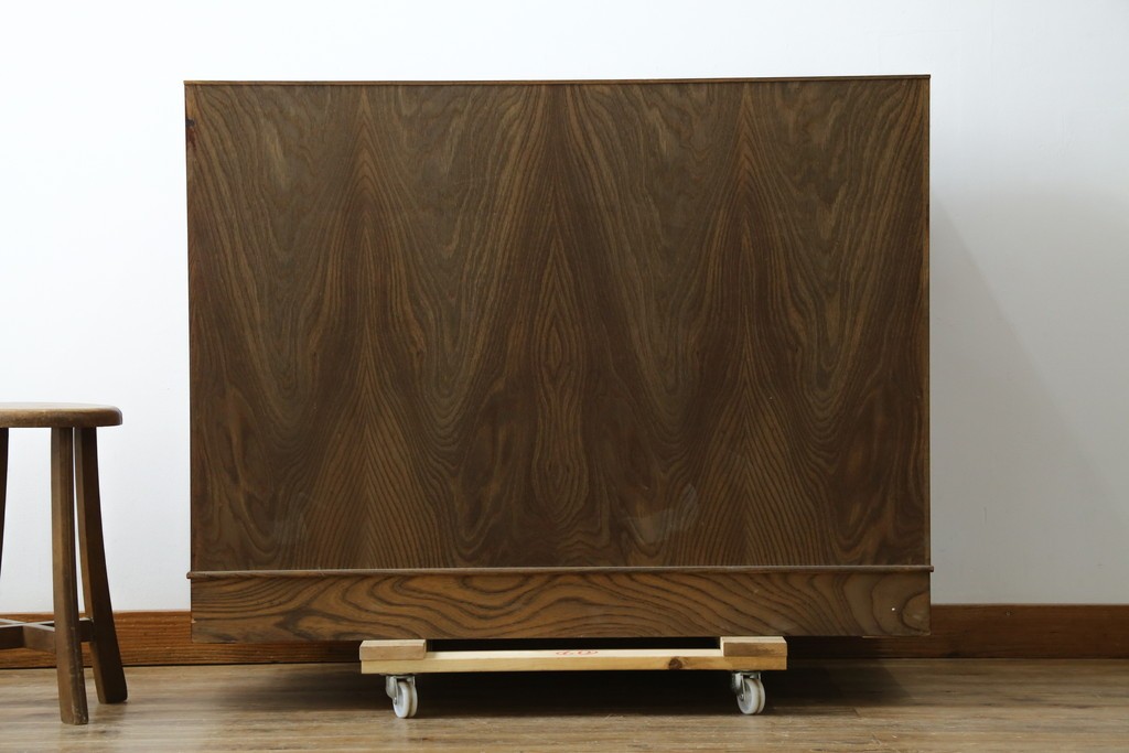 《天板取り付け加工費込み》　和製ヴィンテージ　美品　岩谷堂箪笥　木目と飾り金具が際立つ引き出し4杯の衣装箪笥　(R-086899)