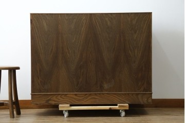 《天板取り付け加工費込み》　和製ヴィンテージ　美品　岩谷堂箪笥　木目と飾り金具が際立つ引き出し4杯の衣装箪笥　(R-086899)