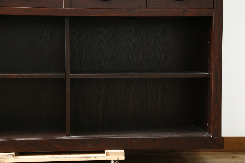 中古　美品　三面栗(クリ)材　格子戸が美しい水屋箪笥　(R-086902)