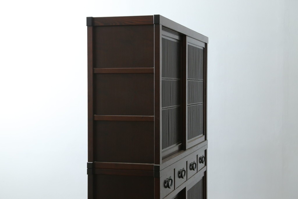 中古　美品　三面栗(クリ)材　格子戸が美しい水屋箪笥　(R-086902)