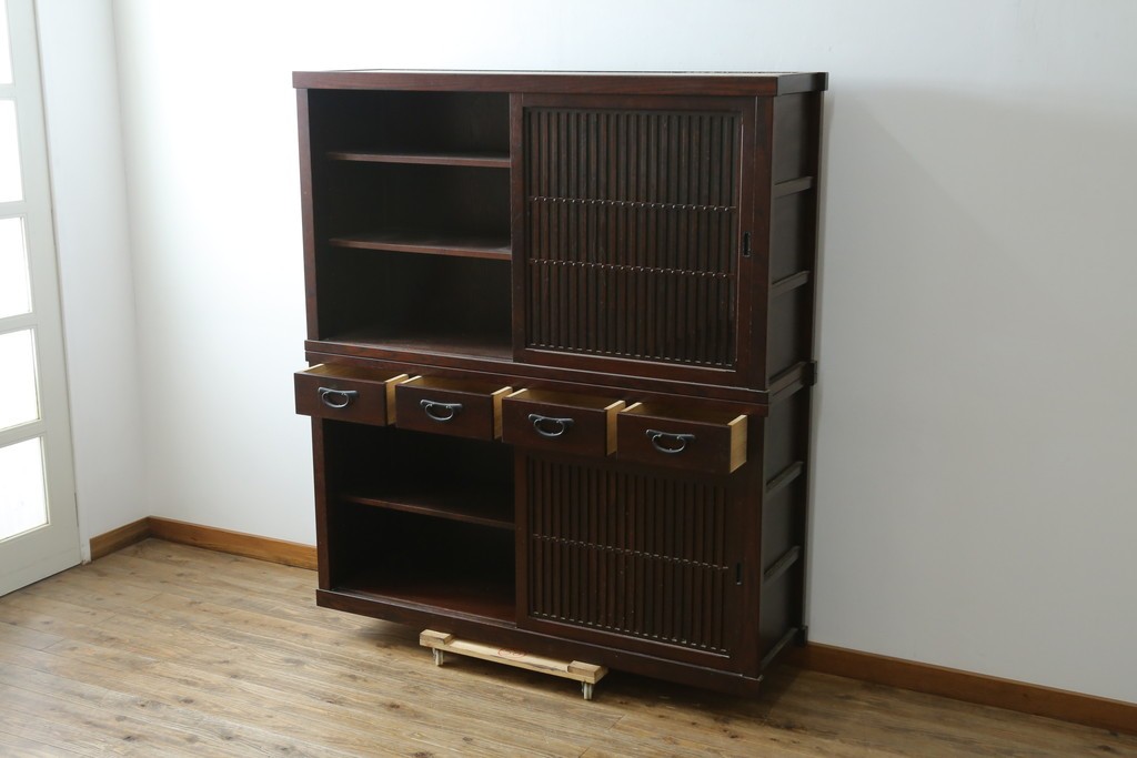 中古　美品　三面栗(クリ)材　格子戸が美しい水屋箪笥　(R-086902)