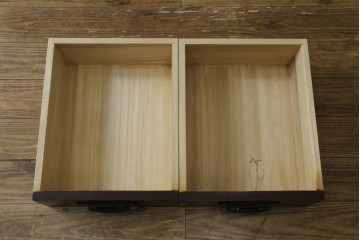 中古　美品　三面栗(クリ)材　格子戸が美しい水屋箪笥　(R-086902)