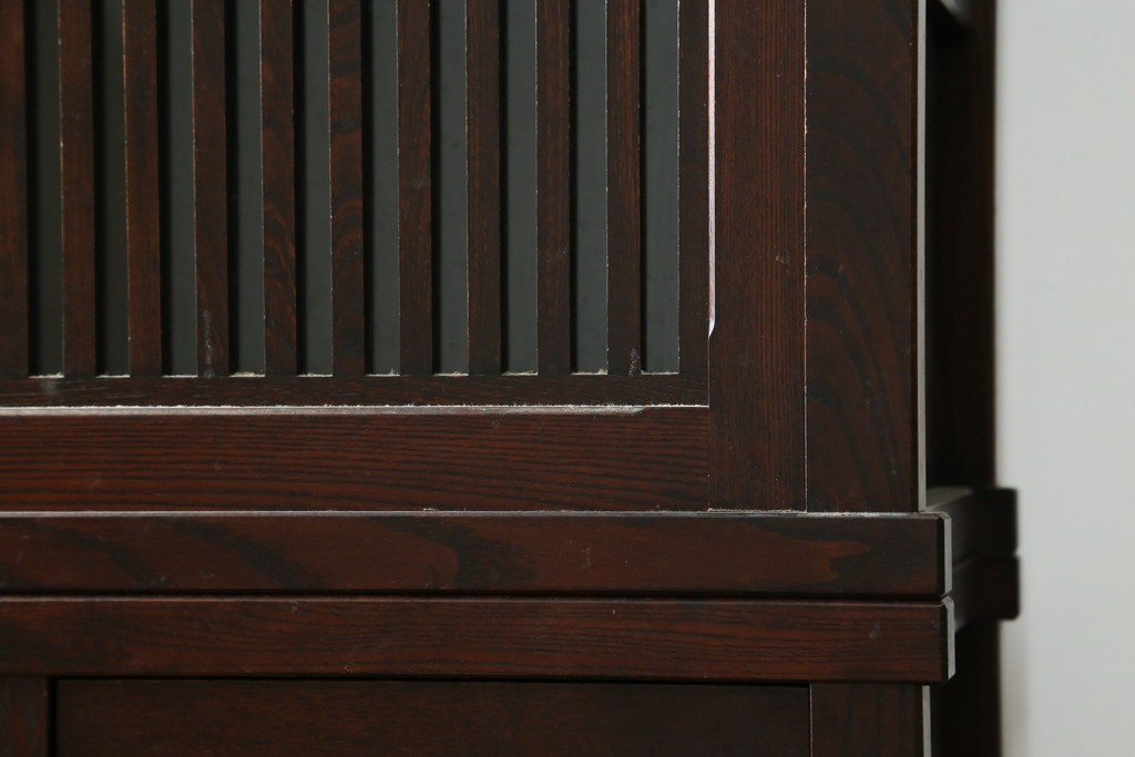 中古　美品　三面栗(クリ)材　格子戸が美しい水屋箪笥　(R-086902)