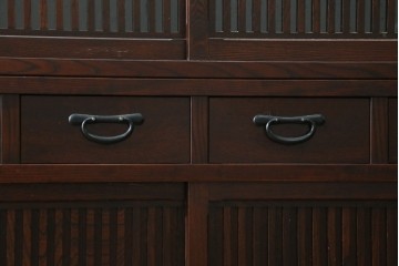 中古　美品　三面栗(クリ)材　格子戸が美しい水屋箪笥　(R-086902)