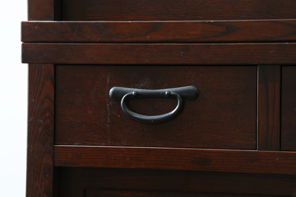 中古　美品　三面栗(クリ)材　格子戸が美しい水屋箪笥　(R-086902)