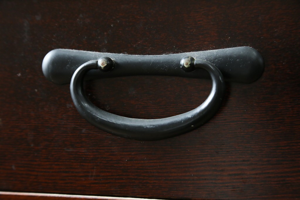 中古　美品　三面栗(クリ)材　格子戸が美しい水屋箪笥　(R-086902)