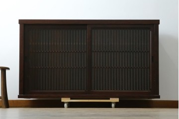 中古　美品　三面栗(クリ)材　格子戸の水屋箪笥サイドボード　(R-086903)