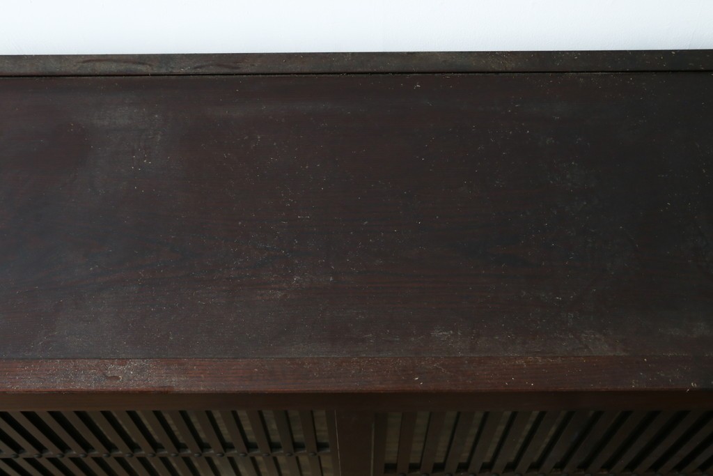 中古　美品　三面栗(クリ)材　格子戸の水屋箪笥サイドボード　(R-086903)