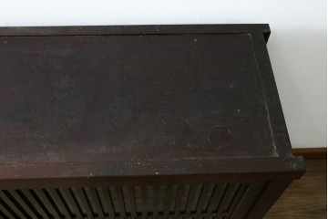 中古　美品　三面栗(クリ)材　格子戸の水屋箪笥サイドボード　(R-086903)