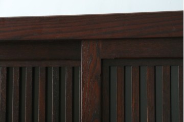 中古　美品　三面栗(クリ)材　格子戸の水屋箪笥サイドボード　(R-086903)