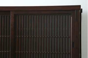 中古　美品　三面栗(クリ)材　格子戸の水屋箪笥サイドボード　(R-086903)