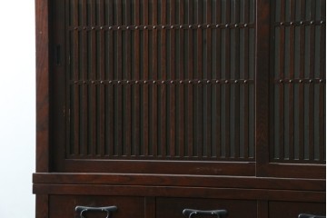 中古　美品　三面栗(クリ)材　格子戸の水屋箪笥サイドボード　(R-086903)