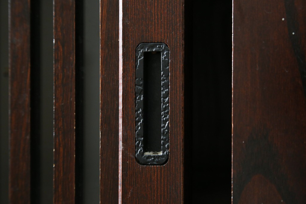 中古　美品　三面栗(クリ)材　格子戸の水屋箪笥サイドボード　(R-086903)