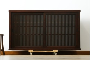 中古　美品　三面栗(クリ)材　格子戸の水屋箪笥サイドボード　(R-086903)