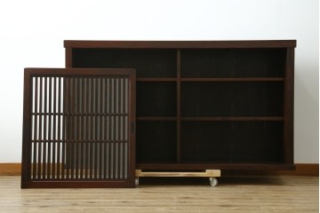 中古　美品　三面栗(クリ)材　格子戸の水屋箪笥サイドボード　(R-086903)