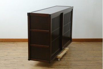 中古　美品　三面栗(クリ)材　格子戸の水屋箪笥サイドボード　(R-086903)