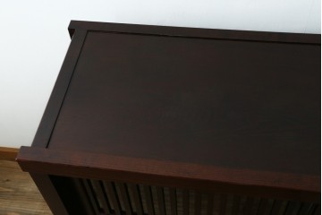 中古　美品　三面栗(クリ)材　格子戸の水屋箪笥サイドボード　(R-086903)