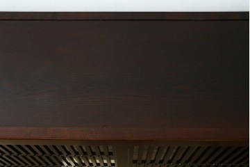 中古　美品　三面栗(クリ)材　格子戸の水屋箪笥サイドボード　(R-086903)
