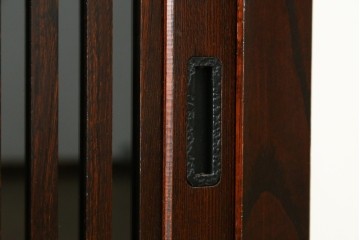 中古　美品　三面栗(クリ)材　格子戸の水屋箪笥サイドボード　(R-086903)