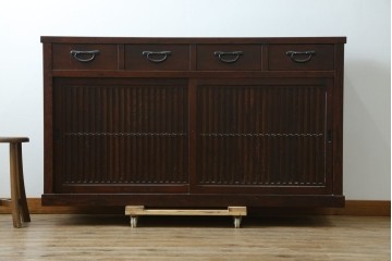 中古　美品　三面栗(クリ)材　引き出し4杯付き　格子戸の水屋箪笥サイドボード　(R-086904)