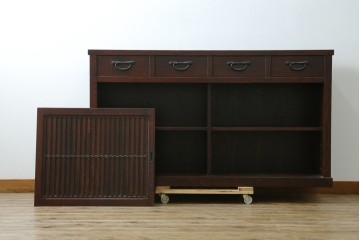 中古　美品　三面栗(クリ)材　引き出し4杯付き　格子戸の水屋箪笥サイドボード　(R-086904)