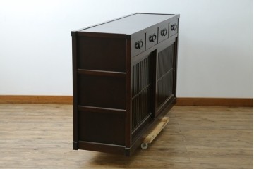 中古　美品　三面栗(クリ)材　引き出し4杯付き　格子戸の水屋箪笥サイドボード　(R-086904)