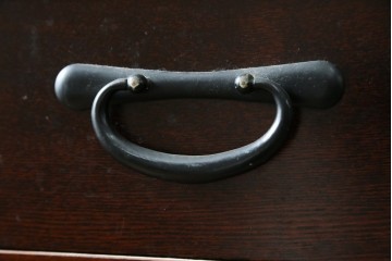 中古　美品　三面栗(クリ)材　引き出し4杯付き　格子戸の水屋箪笥サイドボード　(R-086904)