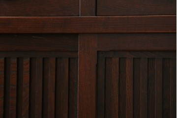 中古　美品　三面栗(クリ)材　引き出し4杯付き　格子戸の水屋箪笥サイドボード　(R-086904)