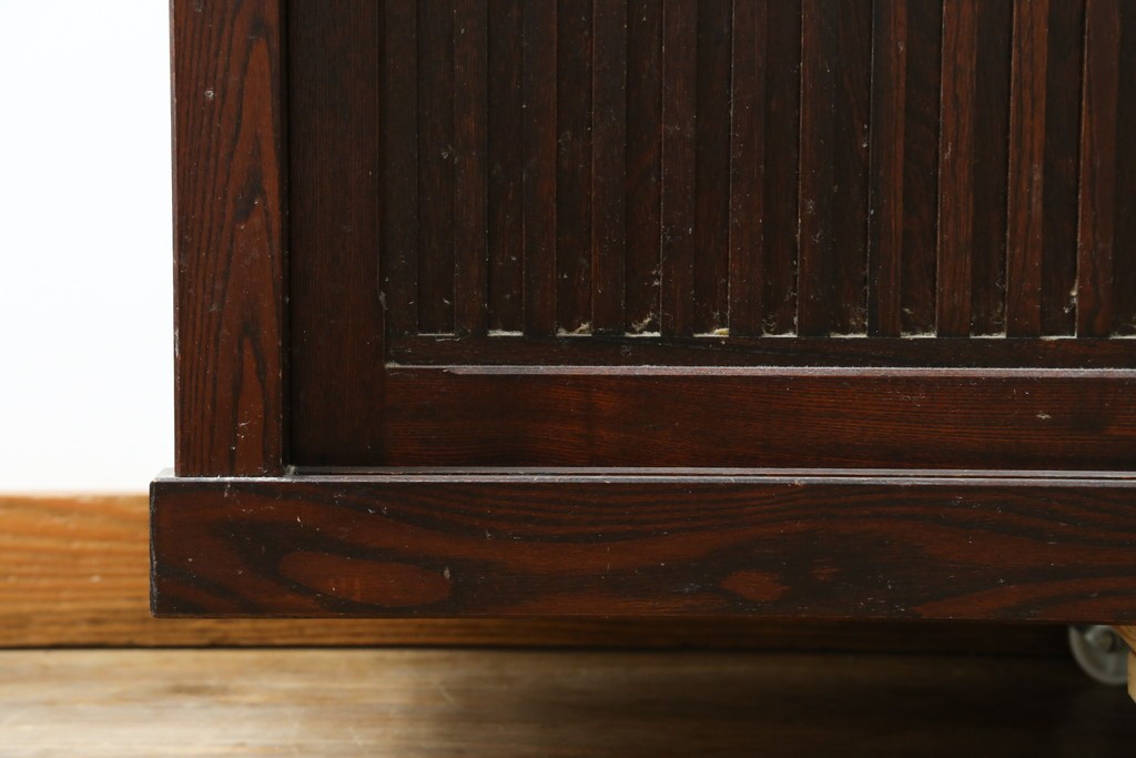 中古　美品　三面栗(クリ)材　引き出し4杯付き　格子戸の水屋箪笥サイドボード　(R-086904)