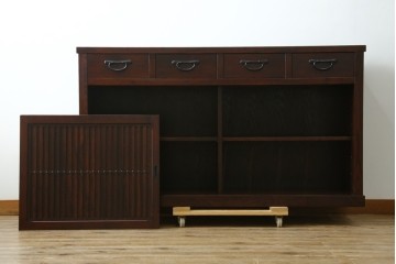 中古　美品　三面栗(クリ)材　引き出し4杯付き　格子戸の水屋箪笥サイドボード　(R-086904)