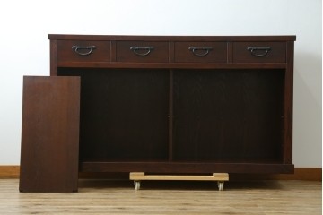 中古　美品　三面栗(クリ)材　引き出し4杯付き　格子戸の水屋箪笥サイドボード　(R-086904)