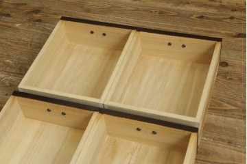 中古　美品　三面栗(クリ)材　引き出し4杯付き　格子戸の水屋箪笥サイドボード　(R-086904)