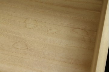 中古　美品　三面栗(クリ)材　引き出し4杯付き　格子戸の水屋箪笥サイドボード　(R-086904)