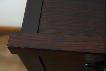 中古　美品　三面栗(クリ)材　引き出し4杯付き　格子戸の水屋箪笥サイドボード　(R-086904)