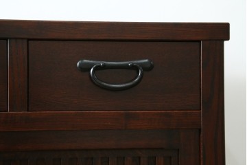 中古　美品　三面栗(クリ)材　引き出し4杯付き　格子戸の水屋箪笥サイドボード　(R-086904)