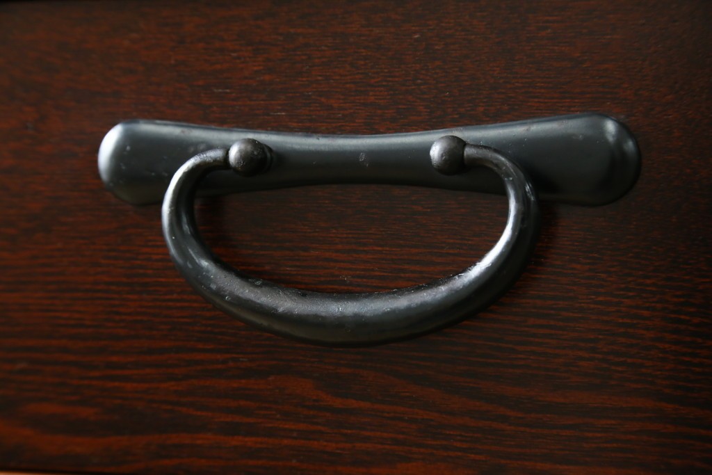 中古　美品　三面栗(クリ)材　引き出し4杯付き　格子戸の水屋箪笥サイドボード　(R-086904)