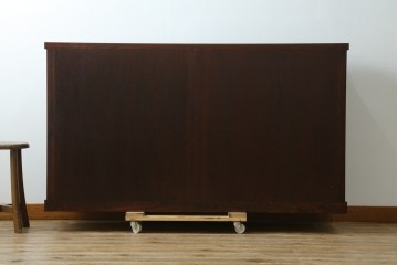 中古　美品　三面栗(クリ)材　引き出し4杯付き　格子戸の水屋箪笥サイドボード　(R-086904)